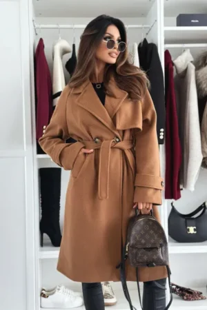 keira-plasc-camel-1